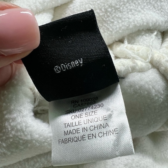 White Skull Crochet Beanie nightmare before Christmas - Picture 7 of 8